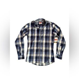 New!! Wrangler Button Down Mens Shirt. Size Small.